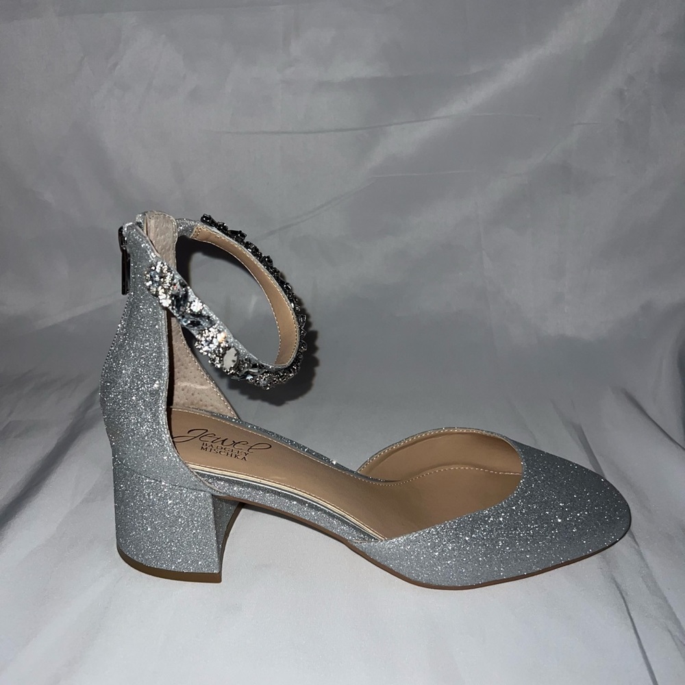 NWOB Jewel By Badgley Mischka Size 9 Silver Pumps Heel 2.25” B3